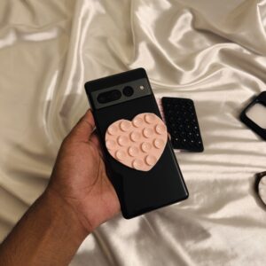 Store heart shaped silicone suction cup phone grip mount