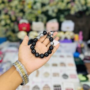 Store phone charm